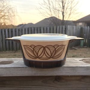 Brown Raffia Brown Onion Vintage Pyrex 475 with Cradle